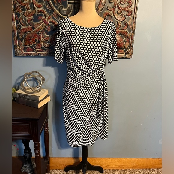 Ann Taylor Black & White Soft Drapy Faux Wrap Dress, size M - Picture 2 of 6